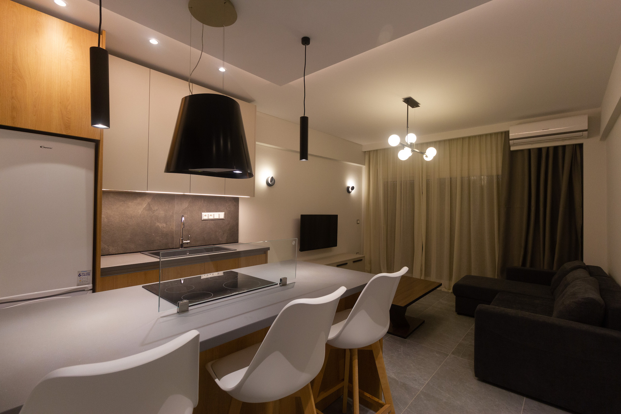 Εξαδακτύλου 16